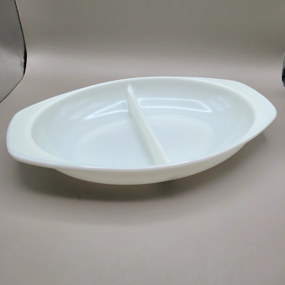 Vintage Pyrex Divided Casserole Dish White Milk Glass #1063 11/2 Qt - Picture 6 of 6